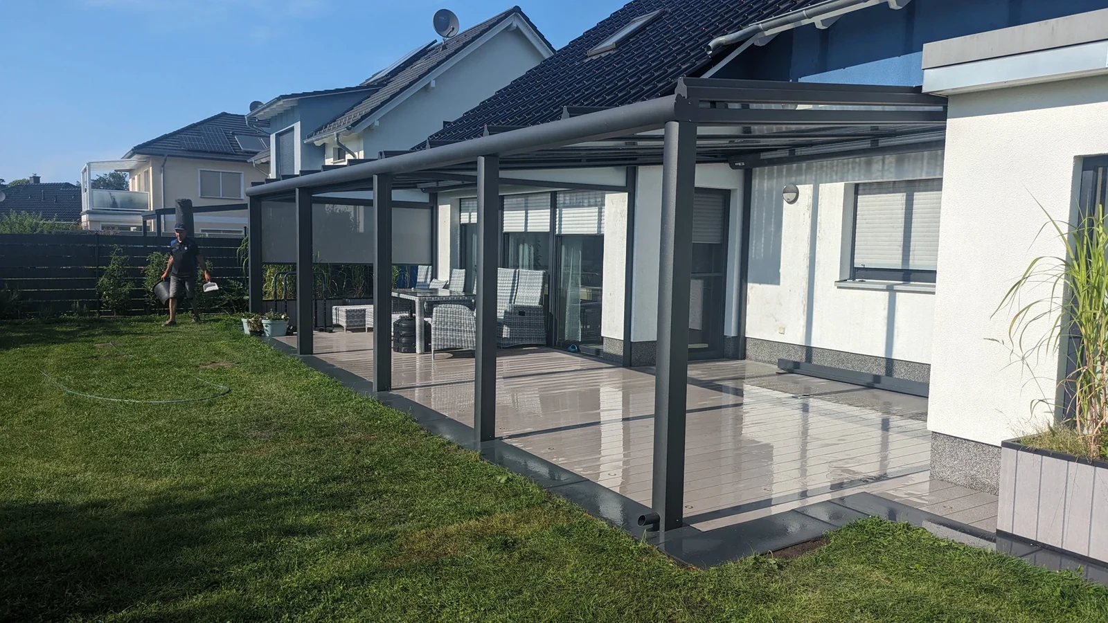 Eigenes Karalus-Projekt in Rüdersdorf mit Terrassendach und seitlichen Glaselementen