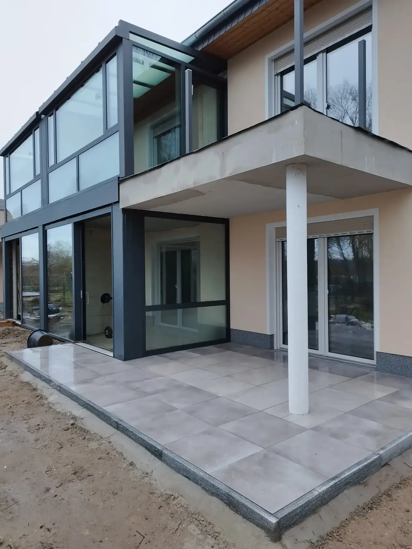 Dachkasten und Fassadenanschluss vor dem Warmwintergarten-Ausbau in Hennickendorf