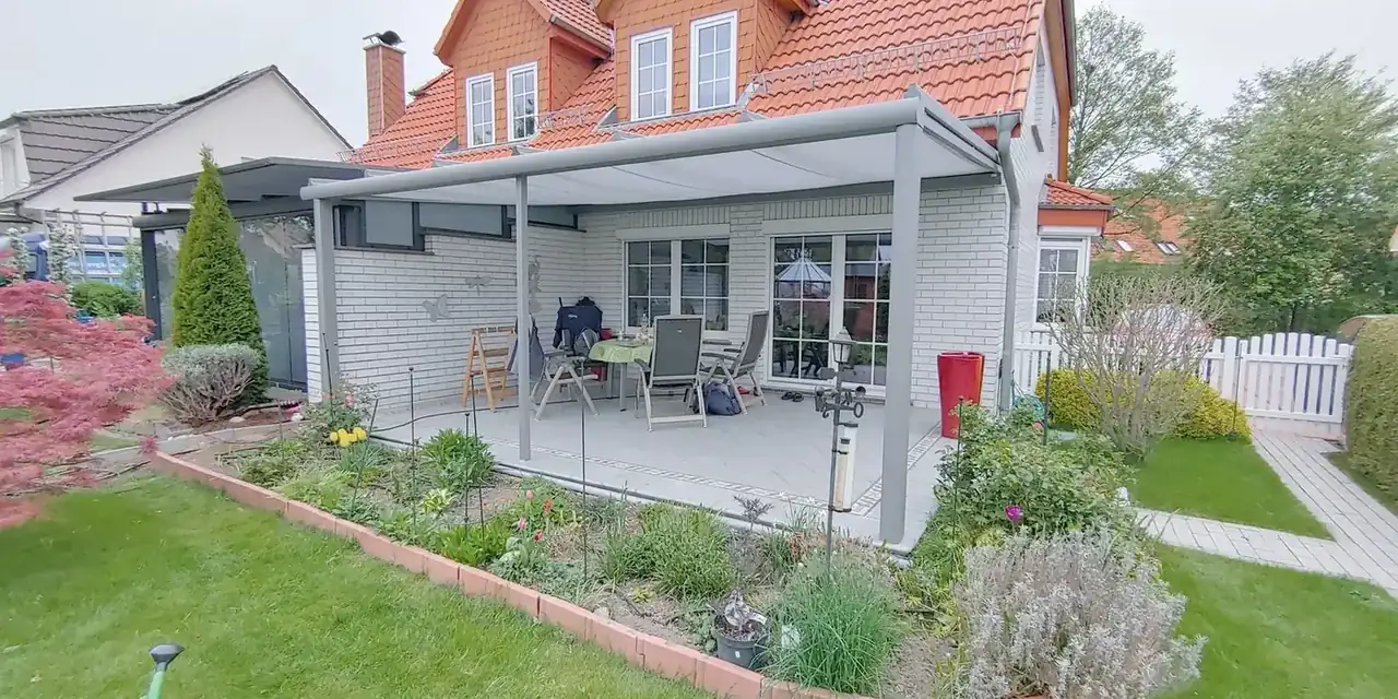 Offenes heroal CR Terrassendach mit Kadeco Unterglasmarkise in Hönow