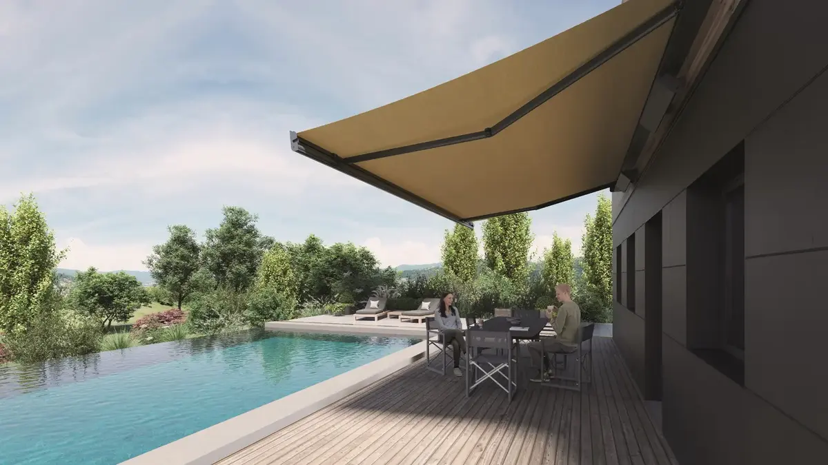 Gelenkarmmarkise über einer Terrasse