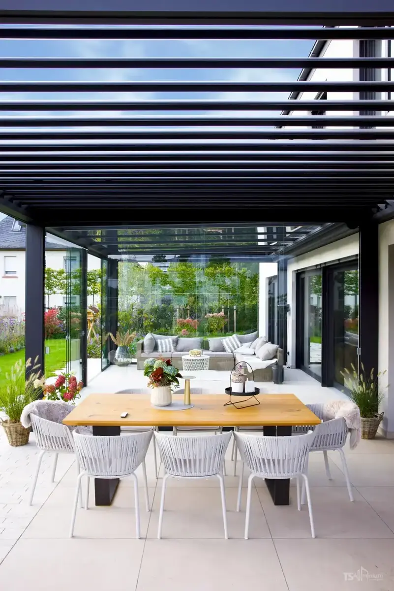 Geöffnetes Lamellendach als Systemansicht