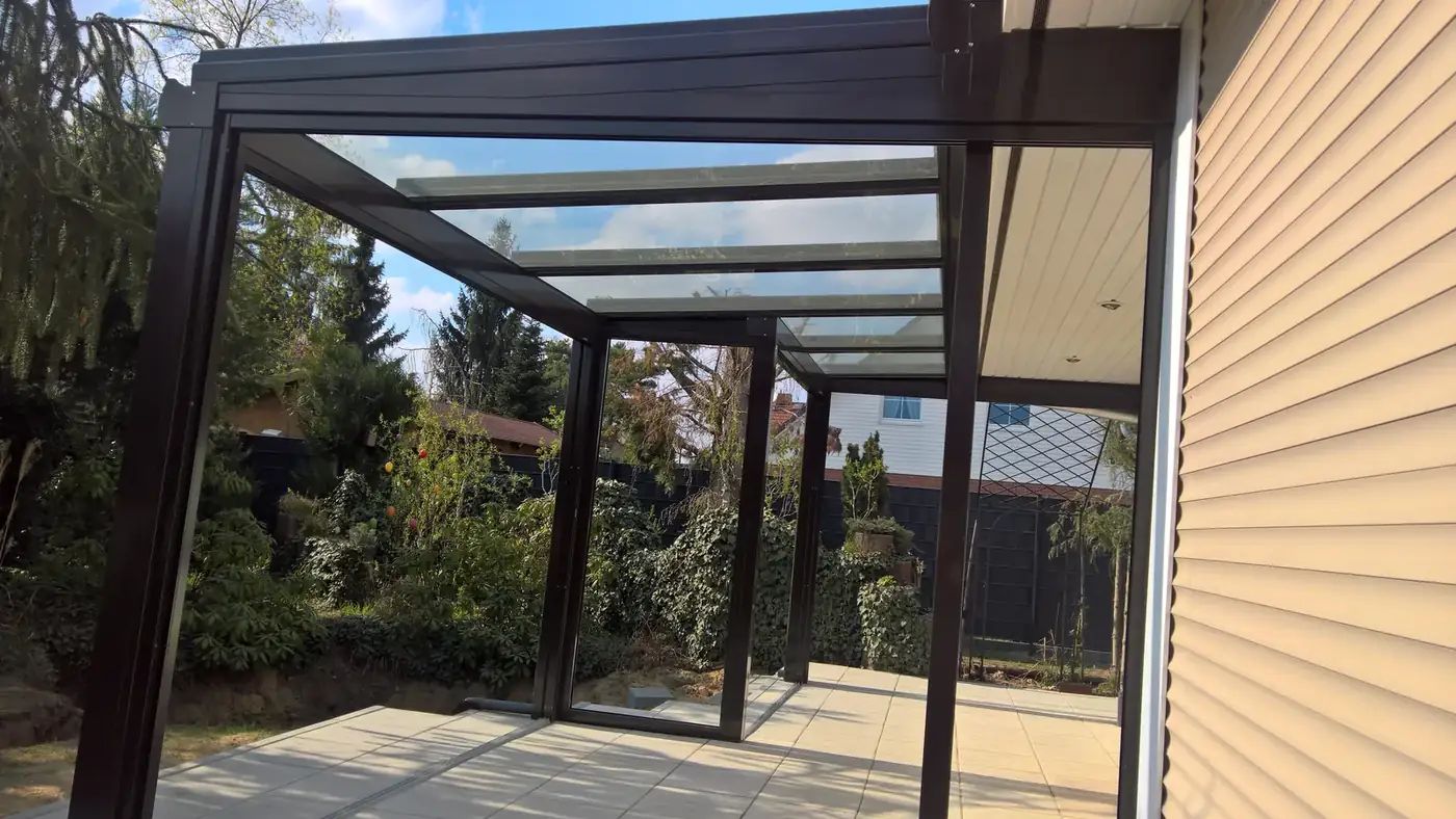 Innenansicht des Terrassendachs mit versetzter Front in Schöneiche