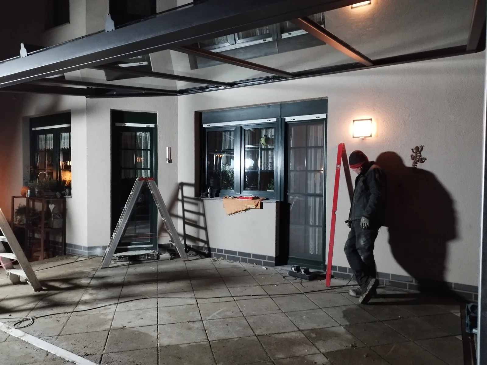 Terrassendach in DB 703 mit schräger Sonderecke an einem Erker in Berlin-Marzahn