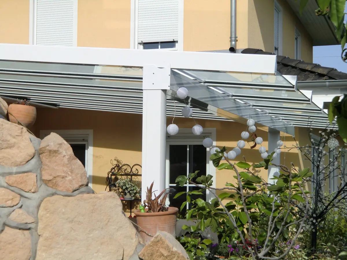 Soll Regenwasser durch den Terrassendach-Pfosten laufen?