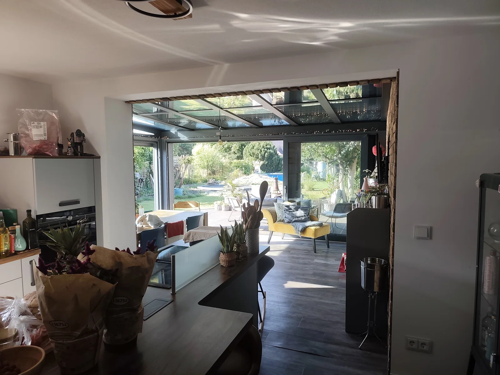 Übergang vom bestehenden Wohnraum in den Warmwintergarten in Eisenhüttenstadt