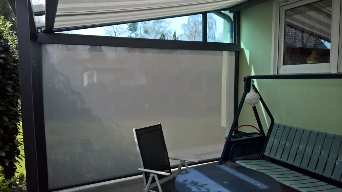 Durchsicht durch einen teilweise transparenten ZIP-Screen