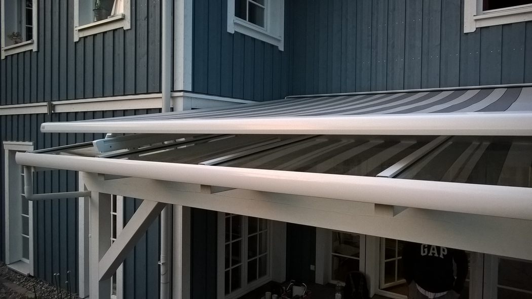 Die KADECO-Überglasmarkise über der fertigen Glasdeckung.