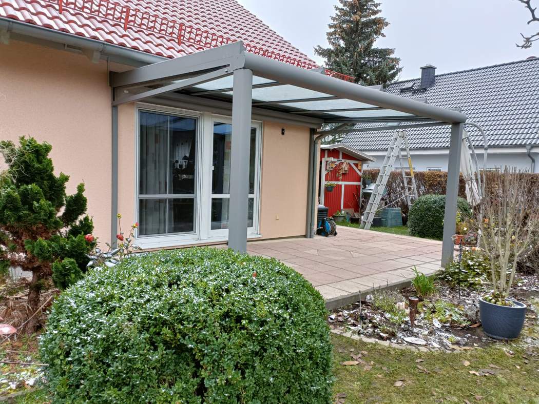 Zweiter Blick auf Haus und Dach.