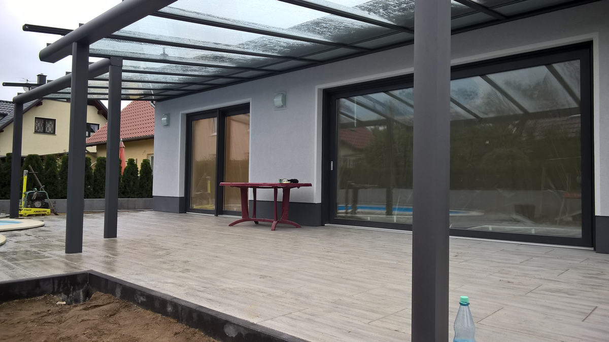 Glasdach mit freiem Blick in den Garten in 12559 Berlin-Köpenick