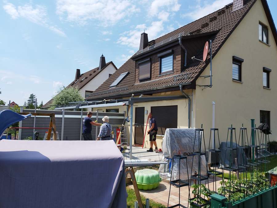 Vorbereitung der Profile vor der Montage.