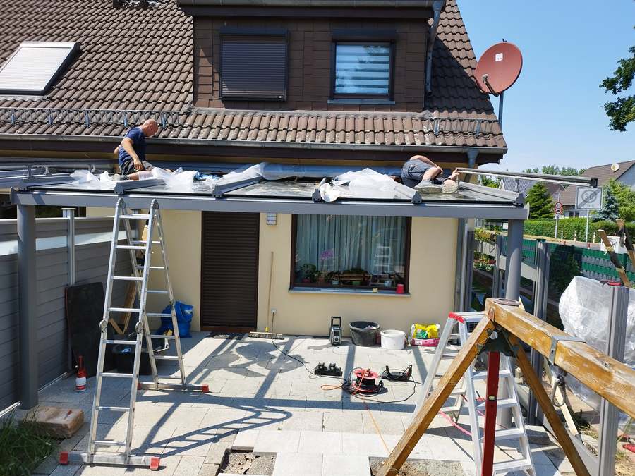 Blick auf die Konstruktion von der Gartenseite.