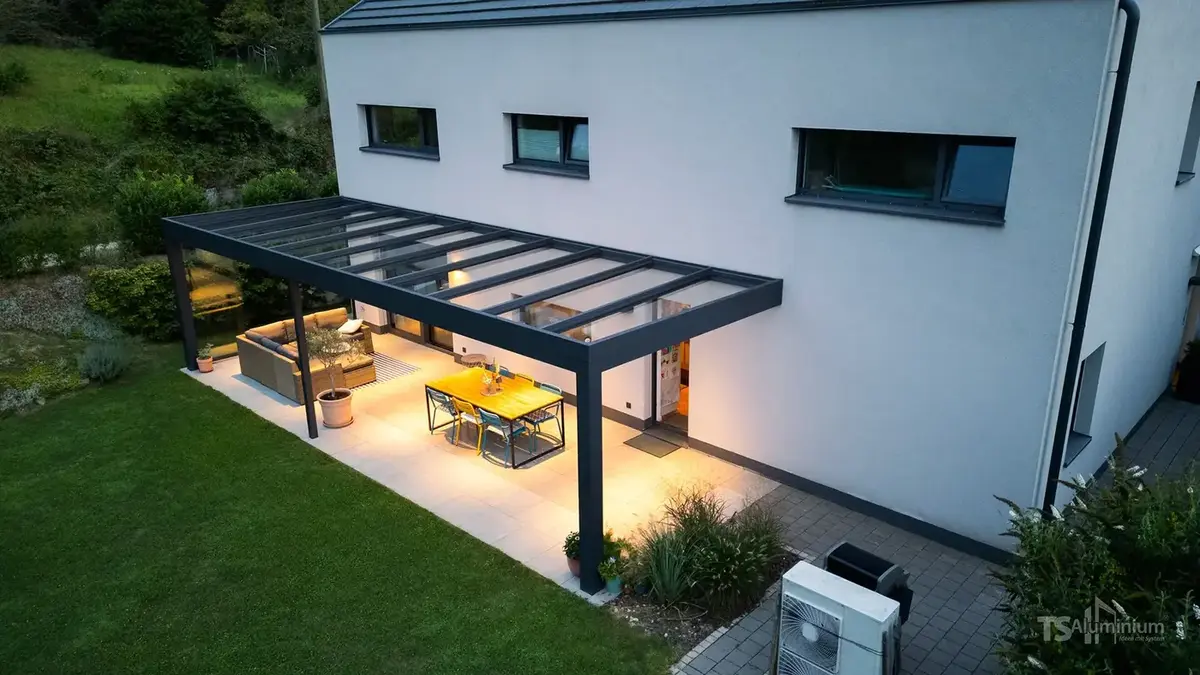 Terrassendach an einem Wohnhaus