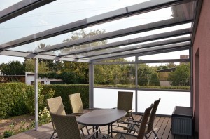 Terrassenüberdachung mit Seitenteil (Berlin)
