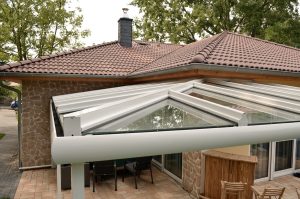 Terrassenüberdachung mit obenliegender Statik (Berlin Köpenick)